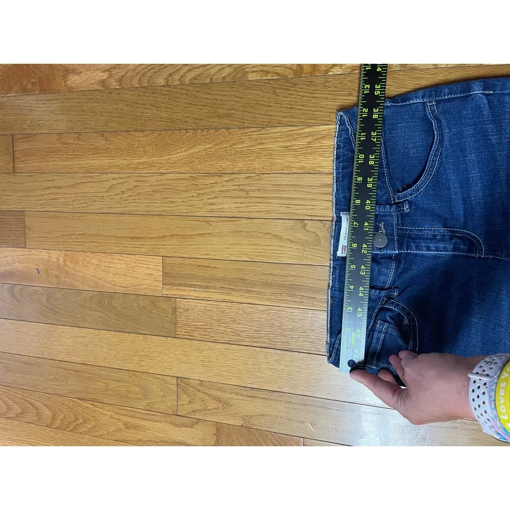 Levis levi 710